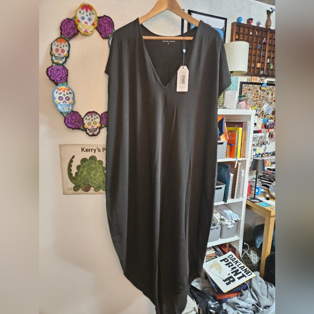 Universal Standard NWT short sleeve V-neck Geneva black M